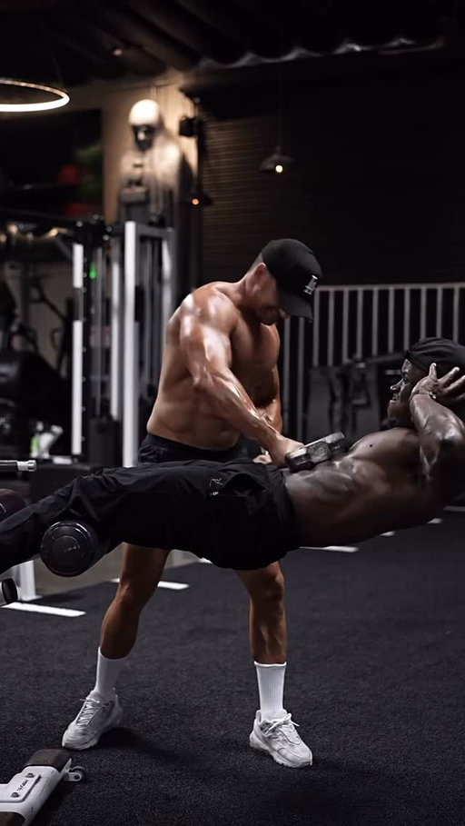 Partner Core Work! (Save & Share) 
-
How strong is your core fam? 
-
Gym: @madhouse_gainsasylum 
-
#fitness #gym #workout