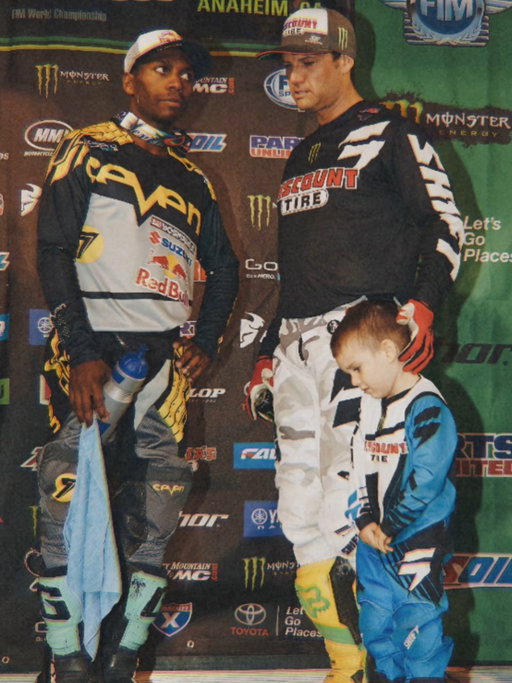 @wewentfast posted this picture and I figured I’d add a little Race recap. 
Tate missed everything he was asleep in a stroller.

He woke up to @crtwotwo winning and being put on the podium with these two. 😂 sleepy Tate in his uggs and gear just there to collect a trophy.  Only those 3 know what was said …. Love the contrast -A little pup amongst two Alpha males! 

Nothing beats moments like these, it’s why we race. 

*Tate 3 yrs old, kiah was in my arms and pace in my belly. A race I’ll never forget !!