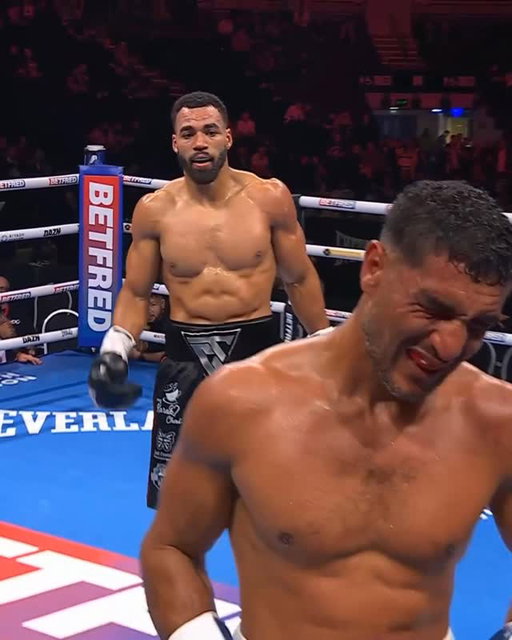 A delayed reaction to a sickening bodyshot 🤯

Conner Tudsbury lets his hands go and stops Graidia in the fourth!

#AllenMakhmudov live on DAZN