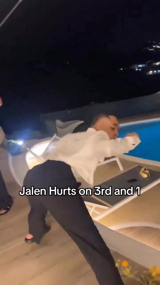 Do you think the tush push should be banned from the NFL!? 

It’s effective…. so I say keep it!! The defenses need to find a way to beat it! 

Also, is this Jalen Hurts!!? If not it’s his twin! 😂

#nflfootball #nflnews #jalenhurts #eagles