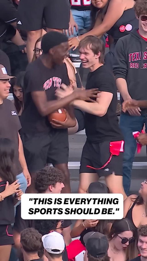 @texastech_fb’s Jacob Rodriguez took time to play catch with the student section before their game today 👏