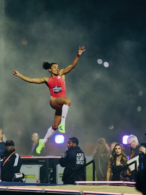 Time of my LIFE! 🪄

3rd place at Athlos and feeling like a world of possibilities for track and field has just been revealed

My season is done for realsies this time, and I can’t think of a place I’d rather have ended it, this was a conclusion that felt fitting for a special season, thanks for the magic @athlos 🫶🏽