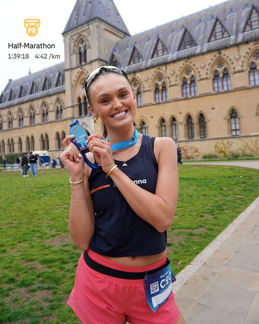 Well who knew a 1:39 Half PB was on the cards 🥹😭❤️‍🔥!! It’s been a chaotic few weeks of zero training and nursing my knee so I really wasn’t expecting much going into this but I am so blooming happy with a 1 min 21 seconds PB!! Proves the base fitness I have after using @runna AD for so many years 💘✨ & also a reminder that I should have more faith in myself 🥹x Code MISHA for 2 weeks free with Runna