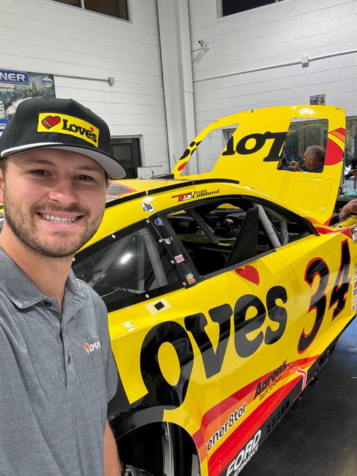 Hey 👋

Love's let me take over the IG account today! Since I'm in Las Vegas and feeling lucky, I'm giving away this free t-shirt to a lucky fan. Comment a 💛 and your favorite Love's snack for a chance to win and be sure to tune in and watch the race today at 4:30 pm CT! @lvmotorspeedway @teamfrm