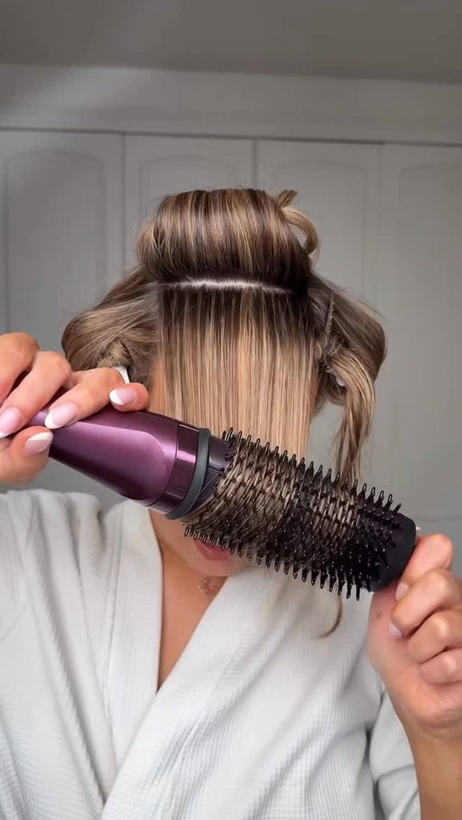 In depth @ghdhair duet blowdry tutorial 💗 
Products used: @livingproofuk thickening blowdry cream (before) and flex hairspray to finish 
@kerastase_official hair elixir before the blowdry and after 

-
-
-
#easyhairtutorial #ghdduetblowdry #ghdduetblowdrytutorial #hairtutorial #blowdrytutorial #blowdrybrushtutorial #hairstyle #haircare