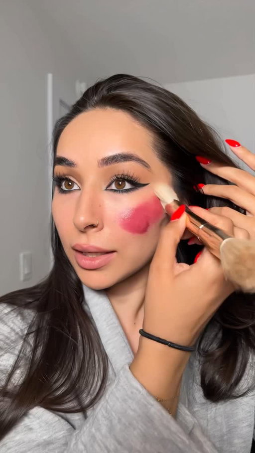This is for my blush girlies!!!! Also these @hourglasscosmetics cream blushes are EVERYTHING 😍 save this and try it! #blush #blushpink #makeuphack #makeup #fyp