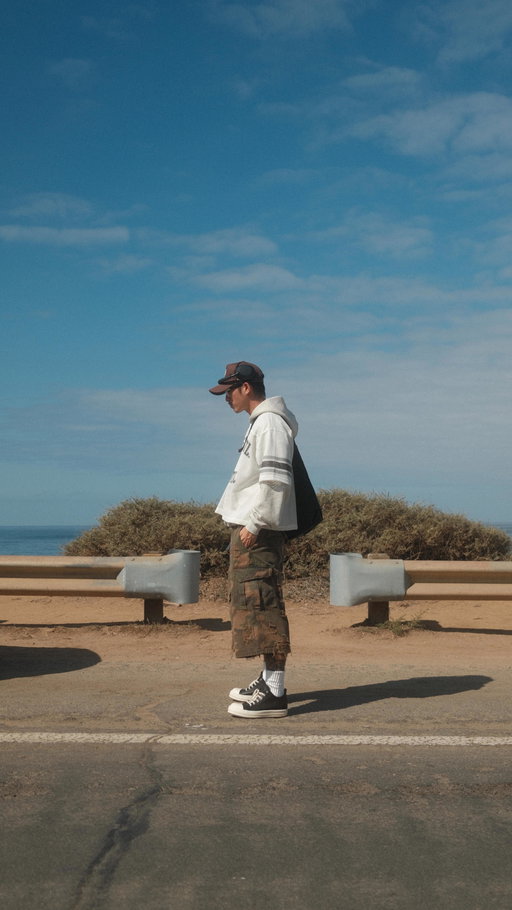 Simple fits + accessories >>>
#ootdmen #streetwear #chromehearts #drmartens