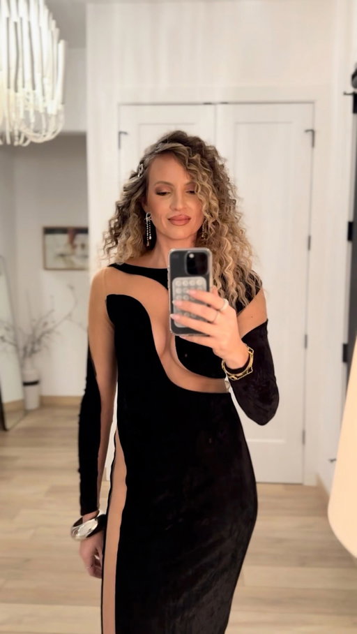This is for my younger girls — be real, not flawless. If they think you’ve changed, good — that was the goal. Don’t cheap out on jeans; buy the pair that makes your butt look insane. And never apologize for being strong bc the right man will never ask you to.👊🏻

Because confidence? That’s the real luxury. 💋

*bc so many r asking, if u comment JEANS I can send u the ones I’m personally obsessed with