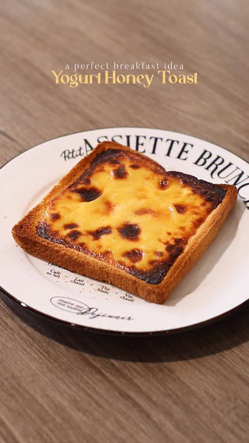 🥛🍯🍞 Yogurt Honey Toast

📝 Recipe

2 slices • Bread
1 Egg
110g • Yogurt
30g • Honey
¼ tsp • Vanilla Extract

Instructions:

• Bread
- flatten the bread in the middle to make a space for the batter

• Yogurt Honey Batter
- in a mixing bowl, crack open 1 egg, add yogurt, honey, and vanilla extract
- mix everything well

• Bread & Batter
- pour the yogurt honey batter in the middle of the bread
- bake the bread with batter on top in an air fryer at 200℃ for 12 minutes

//

Easy recipe with IC! 👩‍🍳

This is an ultimate breakfast idea fr! Not only it’s delicious, but it’s also easy to make at home. And ugh, that crunch?! Having something crunchy for breakfast is a good day guaranteed. 😋

—

#toast #custard #yogurt #honey #homecafe #홈카페 #asmr #homebaking #easyrecipesathome #breakfastrecipes #breadrecipe #airfryerrecipes