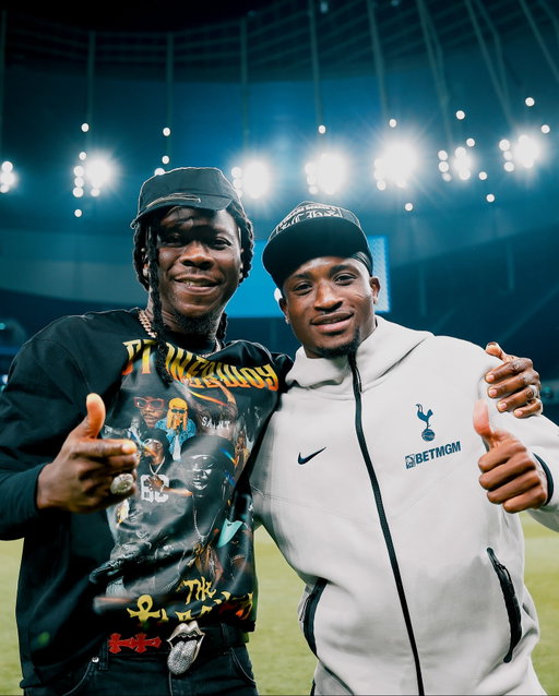 Starboy x Stonebwoy ⭐️

@blackstarsofghana_ are going to the World Cup! 🇬🇭