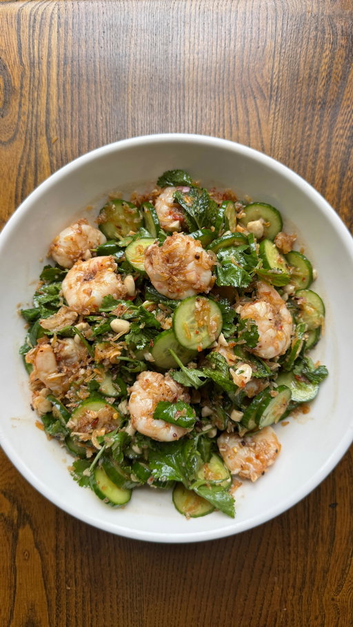 Tamarind prawn crispy rice salad with the most moreish nam jim style dressing...because I for one, am not over the crispy rice hype 🦐 Crunchy, tangy, herby and sweet all at once. The rice gets baked in chilli and sesame oil till golden and crunchy, then tossed with super garlicky, gingery, tamarind marinaded prawns, fresh cucumber, peanuts mint and coriander. Heaven whatever time of year!

For 2-3
200g large king prawns, peeled and deveined. These were from @therockfishuk 
2 tbsp tamarind paste
1 tbsp ginger, grated
1 tbsp garlic, grated
250g cooked jasmine rice (best cold from the day before)
1 tbsp sesame oil
1 tbsp chilli oil 
1 tsp salt 
3-4 mini cucumbers, sliced 
Large handful fresh mint leaves
Large handful fresh coriander leaves
Large handful roasted peanuts, roughly chopped

Nam Jim-Style Dressing
2 tbsp fish sauce
2 tbsp lime juice
1 tbsp brown sugar
1 tsp chilli flakes
1 small shallot, finely chopped

1: Preheat the oven to 180°C. Toss the prawns in tamarind, garlic, and ginger, then set aside to marinate for 10–15 minutes.Line a baking tray with parchment paper.
2. Spread the rice in a single layer, drizzle with chili oil and sesame oil, season with salt, and mix well. Bake for 30–40 minutes until golden and crunchy, stirring halfway through.
3. While the rice is baking, heat a little neutral oil in a frying pan. Cook the prawns for about 1 minute per side until just pink. Set aside.
4. Whisk all dressing ingredients in a small bowl until the sugar dissolves.
5. In a large bowl, toss together cucumber, peanuts, mint, and coriander. Add the crispy rice and prawns (with any juices), then drizzle over the nam jim dressing. Gently toss to coat everything evenly. Serve and enjoy!