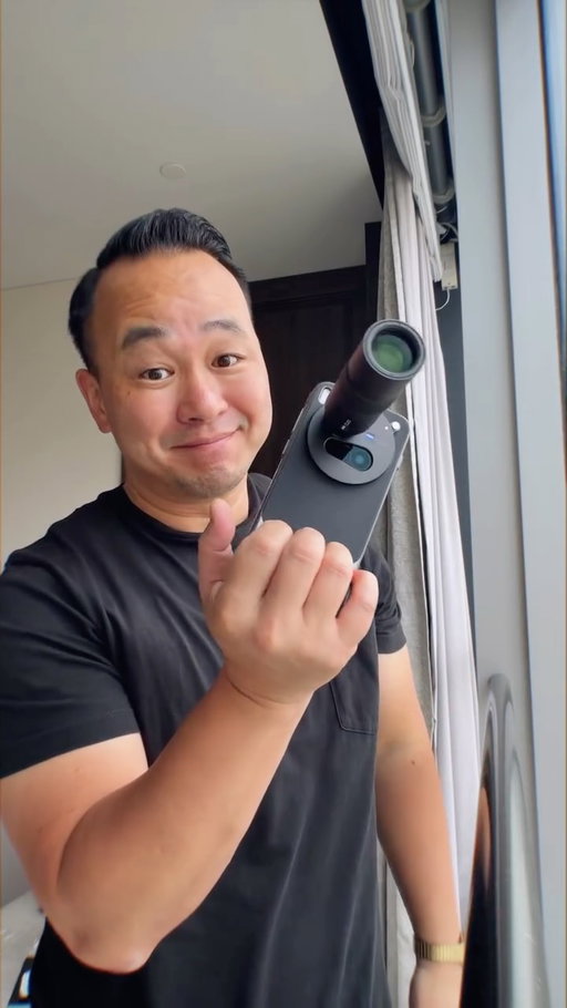 Vivo X300 Pro Photographer Kit Unboxing! This smartphone attachment kit has a Zeiss 2.35X telephoto lens that gives you a focal length up to a whopping 5400mm. This is the ultimate smartphone kit for photography. What do you think? Is this combo the best phone camera available? #tech #technology #vivo #vivox300 #vivox300pro #unboxing #photo #photographer #photography #camera #zeiss #telephoto #reels #reelsinstagram