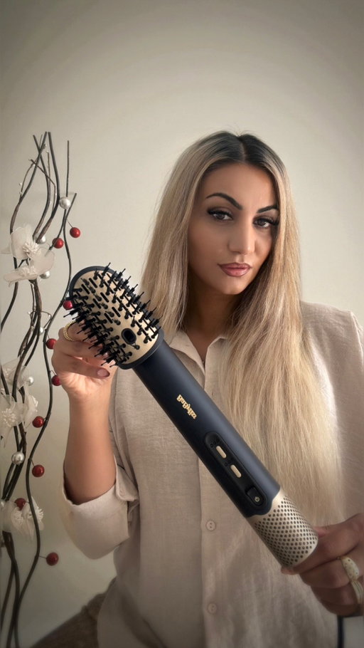 Smooth, Shiny & Volume in one Magic Air Wand @babyliss Styler!♥️

 ✨Giveaway ✨ Gewinnspiel✨

In Zusammenarbeit mit @babyliss @cerjo.switzerland verlosen wir diesen @babyliss Air Wand Styler!🥰

Highlights:

• Advanced Dual Ionic Funktion für weniger Frizz
• Magnetischer Filter für einfache Reinigung
• Inklusive Glätteraufsatz und flacher Bürste

Teilnehmen ist ganz einfach : 

1️⃣. Folgt mir @monalleya und @cerjo.switzerland 
2️⃣. Like dieses Reel und Markiere 2 Freunde 
3️⃣. Teile diesen Beitrag in deiner Story und markiere @monalleya @babyliss @cerjo.switzerland 

🤍Um deine Chance zu erhöhen, kannst du diesen Schritt mehrfach wiederholen und jedes Mal wieder eine neue Person markieren.Jeder komentar zählt !😍

✨Teilnahme bis 27 Oktober 2025 und der Gewinner wird per DM benachrichtigt! 

Wir drücken dir die Daumen! 🍀
_______________________________________________

In cooperation with @babyliss @cerjo.switzerland You can win this Air Wand Styler! 🥰

Highlights:

•Fast powerful drying
•High Performance Straightening
•Effortless volumising

 How to enter: 

1️⃣. follow me @monalleya & @cerjo.switzerland 
2️⃣. Like this Reel & Tag 2 friends
3️⃣. Share this Reel in Your Story & Tag @monalleya @babyliss @cerjo.switzerland 

🤍To increase your chances, you can repeat this step several times and mark a new person each time. Every comment counts!

✨The Giveaway ends on October 27. 2025 and will be drawn afterwards.

🍀 Goodluck to everyone ! 

#poweredbybabyliss #styledbyyou #babyliss #airwandstyler