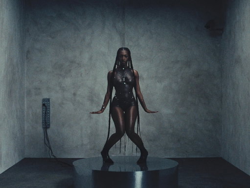Sinclair directs the music video ‘RAGE’ for Ebony.

Infused with sleek, editorial visuals, the video unfolds between two worlds, each reflecting a different side of Ebony’s personality.