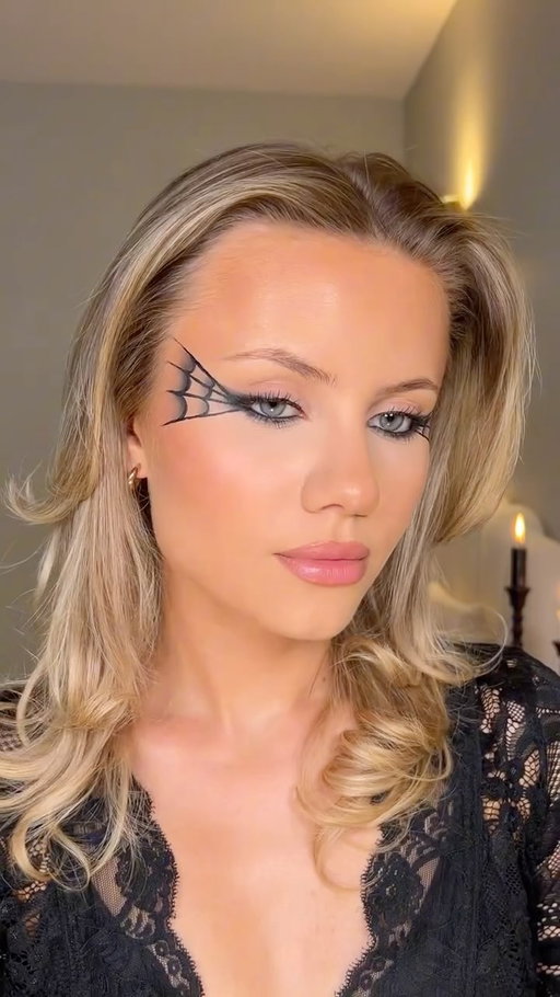 easy halloween spider web hack 🕷️🕸️ @diorbeauty black liquid liner #halloween #halloweenmakeup