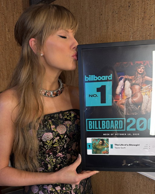 @taylorswift reacts to her historic No. 1 debut on the #Billboard200: "I have 4 million thank yous I want to send to the fans, and 4 million reasons to feel even more proud of this album than I already was." 🏆⁠
⁠
More on her historic debut is at the link in bio. ⁠
⁠
📸: TAS Rights Management