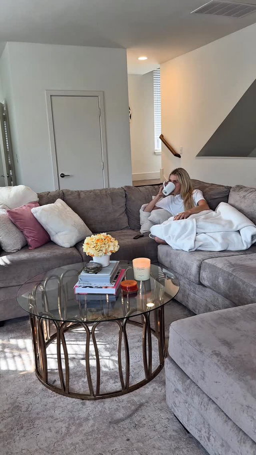 #ad My Sunday reset routine has never been easier with my @BISSELLclean Little Green Mini 💚  This portable powerhouse removes every day stains on all types of surfaces and is beyond easy to use. Take
the stress out of cleaning, shop yours with the 🔗 in my bio 

#BISSELLPartner #LittleGreenMini
#sundayreset #BISSELL