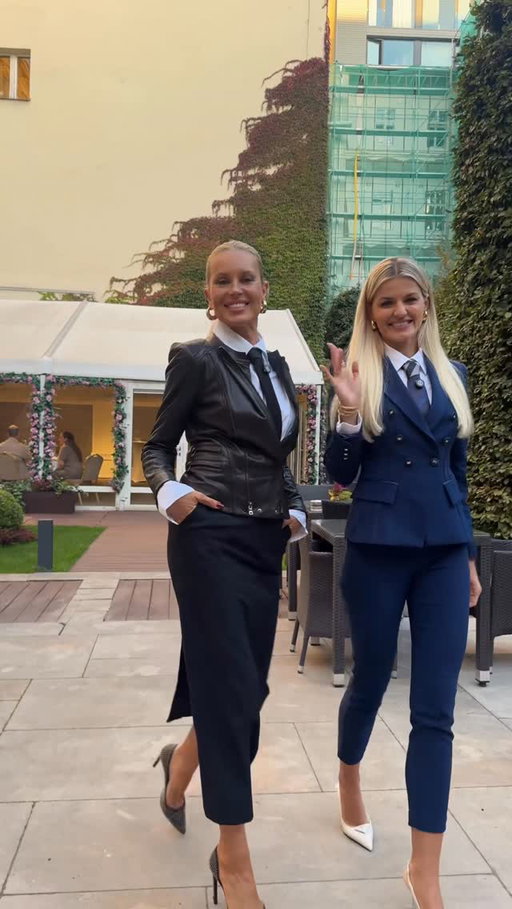 Dneska jsme úspěšně odstartovali roadshow s realitní makléřkou @jana_zapletalova ,která se svým týmem z @hausandhaus  @dominika_dxb_estate přiletěla přímo z Dubaje 🇦🇪
Jsou tady proto, aby vám přiblížili možnosti investic, ukázali, jaké příležitosti Dubaj nabízí, a přinesli pohled na život v Dubaji z první ruky.
A už zítra pokračujeme směr Brno, kde se na vás budeme těšit od 15:00 v hotelu Grand Palace (bývalý Barceló) ‼️💋💋💋💋