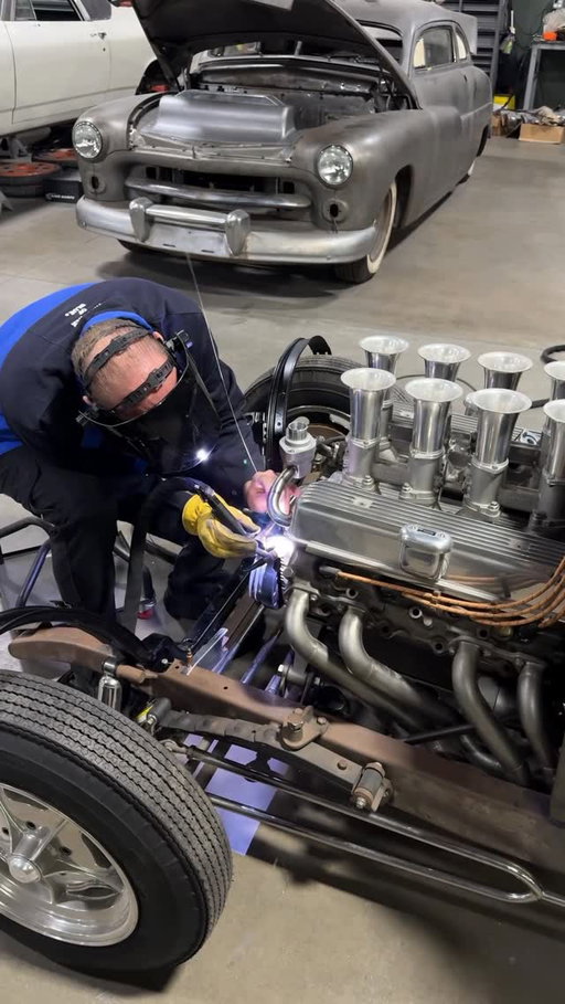 Not your average water pump/thermostat setup 😎 

Just a little taste of the highly custom work going into Paul’s Dad’s 1933 Chevy the guys have been working on again recently. 

Lookin’ good Steve! 

#oldanvilspeedshop #metalwork #metalfabrication #metalfab #metalfabricator #sheetmetal #sheetmetalfab #customcar #customcars #customtruck #customtrucks #customcarshop #hotrodshop #fabshop #speedshop