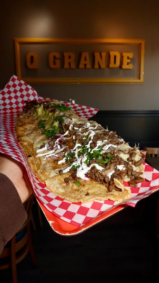 20in quesadilla 😮‍💨 @machetesbigquesadillas 

#supportlocal #chicago #chicagofood #mexicanfood