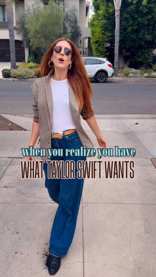I fought my husband on the basketball hoop. I never imagined I would have 3 kids. Now I realize I’M LIVING THE ( #taylorswift ) DREAM.  Thank you @taylorswift for reminding us to appreciate it all. ❤️🏀
⁣
#taylor #lifeofashowgirl #wishlist #swifties #canada #basketball #momlife