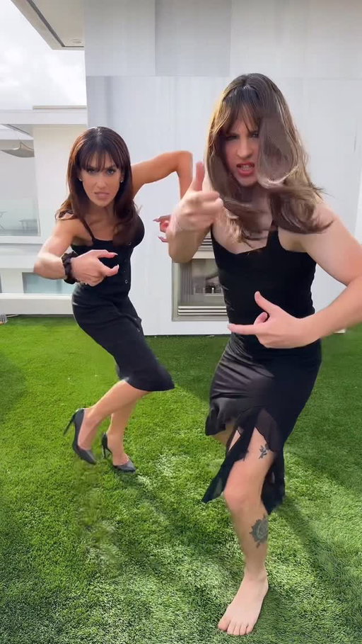 Well, well, well @michaelpavano ….this truly is a coinciDANCE 👯‍♀️ @hilariabaldwin #hilariabaldwin #michaelpavano #seeingdouble #twins