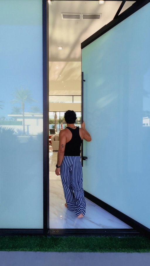 House tour of the dreamiest villa in the desert! 😍 Thank you @avantstay for the hospitality & best staycation! 

Tag a friend you would stay here with! 

#AvantStay