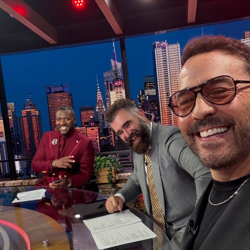 I was alone on this panel in calling the Bears win tonight yet we have the greatest fans and that my friends is a big win.
@chicagobears  told you that our guys are scrappy @realrclark 
don’t you ever make fun of my neck roll again @jason.kelce