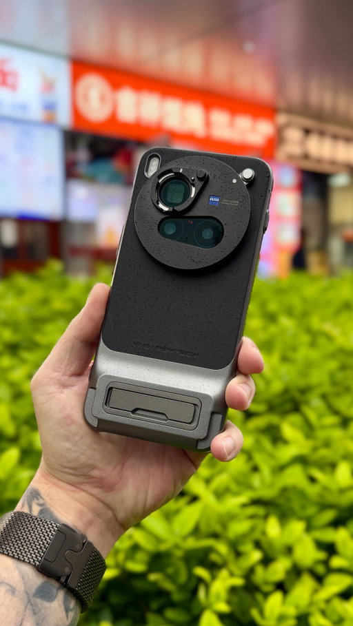 What do you think of the Vivo X300 Pro and Photography Kit?

The Vivo X300 Pro’s Zeiss-branded photography system includes a 50MP Sony LYT-828 primary lens, 50MP ultrawide, and a 200MP periscope telephoto with dual V3+ and Vs1 ISO imaging processors for computational photography. It runs on the MediaTek Dimensity 9500, offers a 6.78-inch 120Hz LTPO OLED, up to 16GB LPDDR5X RAM, 1TB UFS 4.1 storage, and a 6,510mAh battery supporting 90W wired and 40W wireless charging. Available finishes are Wilderness Brown, Free Blue, Simple White, and Pure Black, all protected by IP68 rating.

#vivo #vivox300pro #x300pro #zeiss #photography #zeissoptics #tech #technology #smartphone #smartphonephotography #phonephotography #phoneography #unboxing