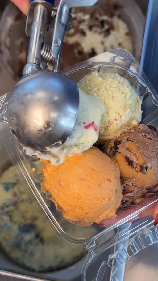 Happy National Dessert Day!!
Four scoops, one celebration — with ice cream that is the moment. 

Chocolate PB Brownie🍫🥜
Banana Cream🍌🥧
Pumpkin Pie 🎃🥧
Birthday Cake🎂