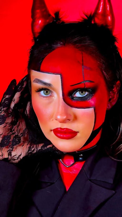 Masking the DEVIL 👹

• @BEAUTY BAY eyeshadow palette
• @Huda Beauty UBE birthday cake loose powder 
• @nyxcosmetics_uk Jumbo eye pencil
• @NARS Cosmetics Black Liquid Liner

#easyhalloweenmakeup #makeuptransformation #31daysofhalloween #makeupfyp