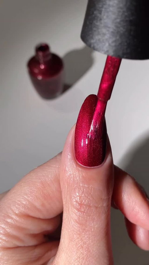 Vampy reds for fall >>> Bogotá Blackberry is the shade you didn’t know you needed.

💅: @sedjames