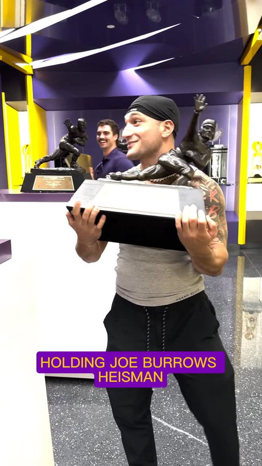 Heavier than it looks @brad.kraut 

#college #lsu