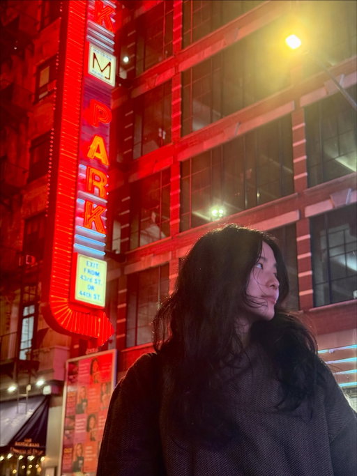 boarding the plane to my new home and going down nyc memory lane 🥺 idk why i never posted these photos, they make me so happy!! I should scroll through my camera roll more…😅 and post more!

it’s been fun yapping in the caption instead of thinking of something mysterious or snazzy to say~ my first apartment viewing is in 4h so i hope this flight lands on time! wish me luck!!!🍀