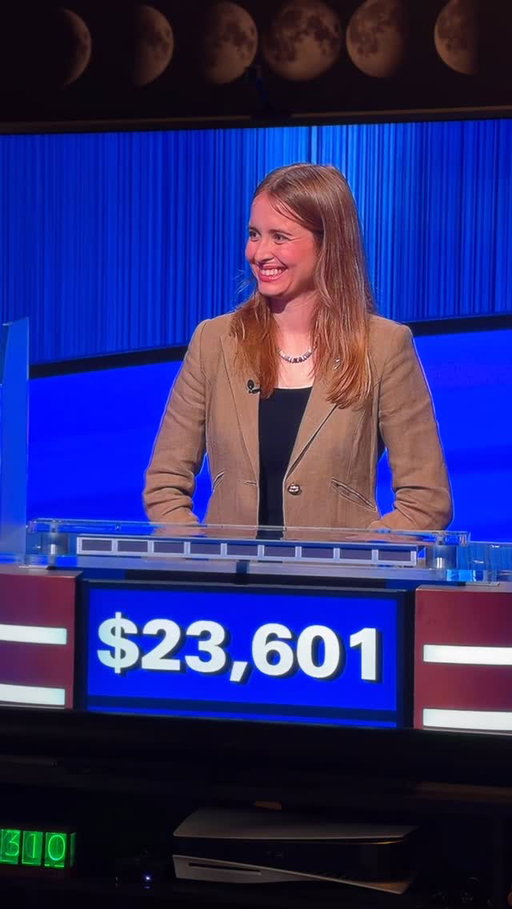 👏👏You go girl! 👏👏 Slap hands! 🙌 🙌
#jeopardy #funny #comedy