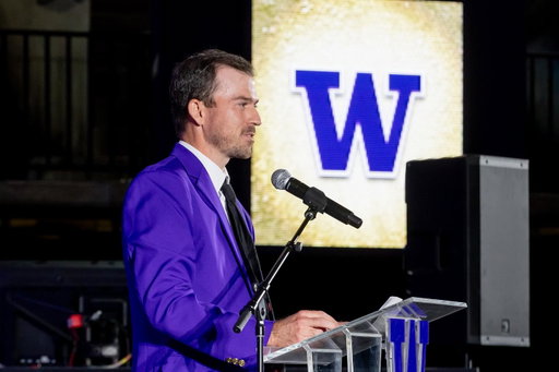 Such a memorable weekend being back @uofwa and spending time with @uw_mgolf! Honoured to be inducted into the Husky Hall of Fame. #GoDawgs