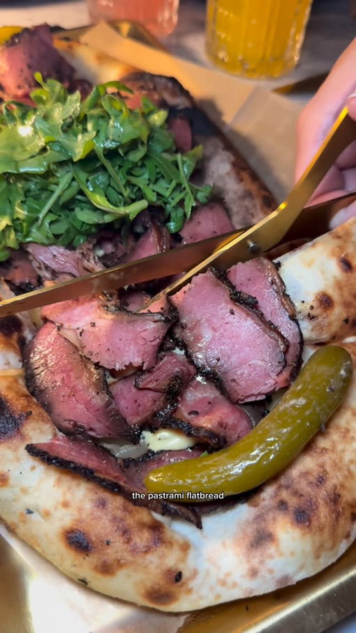 This Miami hotspot has landed in NYC + it’s the ultimate Mediterannean feast with pastrami flatbread and challah schnitzel sandos!!🥪🌴🍅

📍 @motekcafe 

#nycrestaurants #nycopening #flatironnyc #mediteranneanfood #moteknyc #challah #newnycrestaurants #schnitzel #miamirestaurant #nychotspot #eatingnyc #nycfoodie