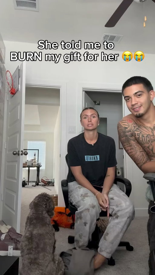 I think she liked it?? 🤣
•
•
•
#couple #girlfriend #jdub #prank