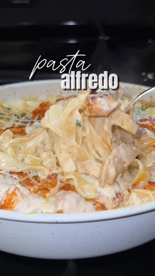 Pasta Alfredo, con pollo 😋. 

#homemadefood #recetascaseras #recetasfaciles #parati #cenadehoy #pastaalfredo #recetasfaciles #explore #reels