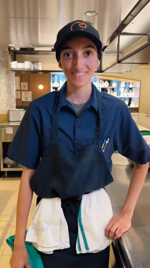 Behind every great plate is a great crew 👩‍🍳

We’re getting to know the @constantine_to kitchen- starting with Simran. Pizza or pasta? Pineapple or pass?