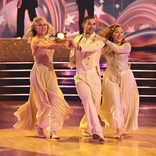 The amount of joy this brought us = everlasting 😍 Elaine and Alan’s #DedicationNight Foxtrot featuring her bestie Lisa Ann Walter was ICONIC 🔥 #DWTS