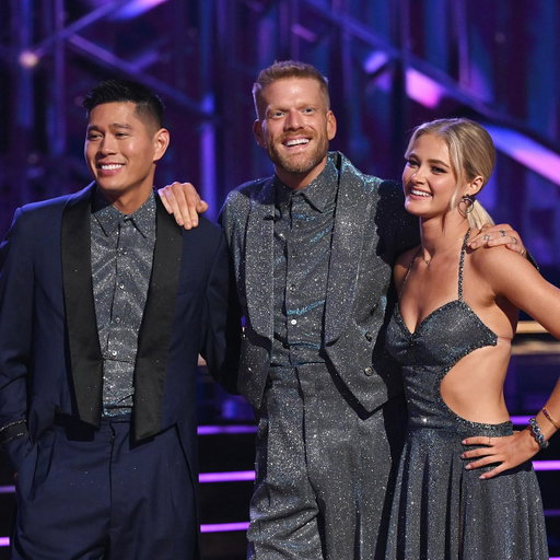 We are unwell 🥹😭 Scott and Rylee’s Foxtrot featuring his husband Mark ended with a beautiful surprise! Can’t wait to see you be the most amazing fathers 👶🏻❤️ #DedicationNight #DWTS