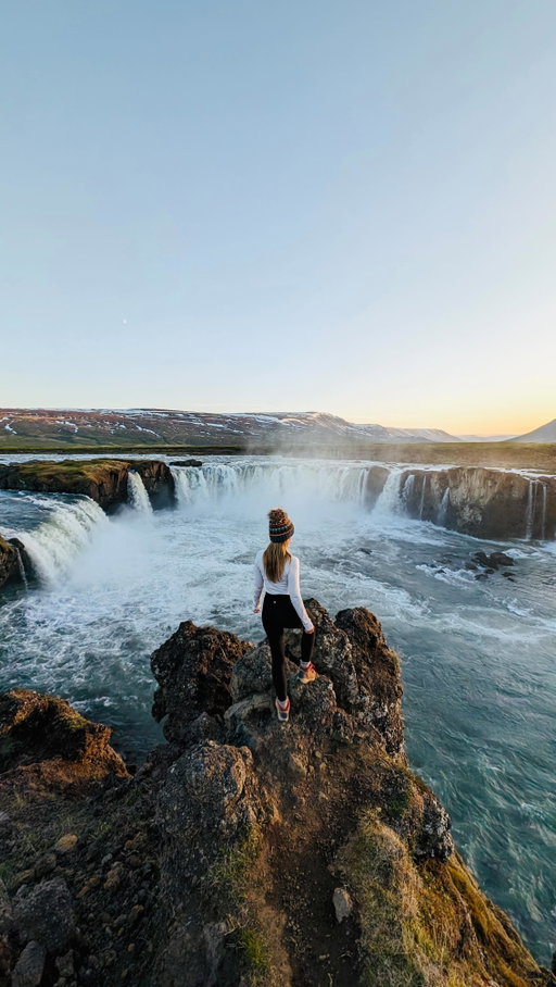 Save these Non-hiking views in Iceland 🇮🇸

You don’t have to hike for hours to see some of Iceland’s most jaw-dropping scenery. Here are a few spots you can reach with little to no walking 👇

✨ Fjaðrárgljúfur Canyon
A short walk from the parking lot takes you to one of the most photogenic canyons in Iceland. The emerald green cliffs look straight out of a fantasy movie it’s no wonder this spot went viral after being featured by Justin Bieber.

💦 Goðafoss
This waterfall reminded me of a mini Niagara Falls. Only a 2-minute walk from the parking lot makes it one of the easiest stops to see along the Ring Road.

🌸 Skógafoss
Right off the main road, this waterfall is a must-see. Climb the stairs to the top for an epic view and to explore the trails above. If you’re visiting in June or July, follow the river towards the fields of purple lupins for that dreamy Icelandic shot.

🌈 Seljalandsfoss
One of the few waterfalls you can actually walk behind! It’s a short and easy path, just be ready to get a little misted. Come at sunset for the warm glow through the water.

🏞️ Valley of Tears 
A hidden gem of multiple waterfalls tucked between mossy mountains and towering cliffs. The drive in alone feels like a scene from another planet 

🖤 Diamond Beach
Where black sand meets glittering ice. The chunks of glacier wash up on shore, sparkling like diamonds under the light. You can walk straight from the parking lot.

🌋 Víti Crater (Askja or Krafla)
An otherworldly geothermal crater filled with milky blue water. It’s a quick stop from the parking area and is one of the most beautiful craters in Iceland