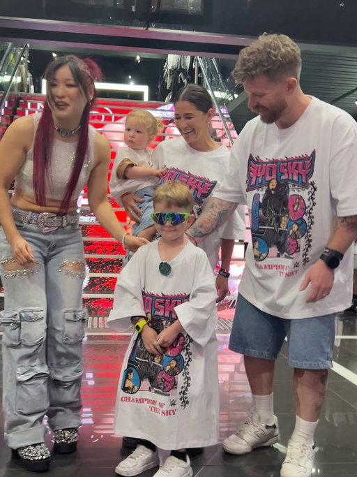 Raw moments captured at @iyo_sky meet & greet today 🥹🤝 

#wweaustralia