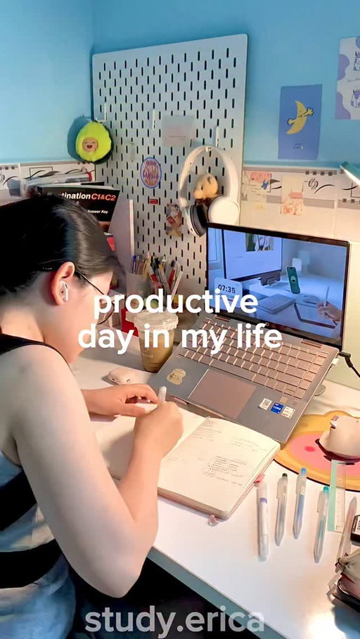 Trying to have a productive life during stressful time 💪🏻💆🏻‍♀️

Seeking jobs (on-site jobs) never be easy for me.
I’m still doing some freelance projects and learning French (a bit everyday) while applying. 

So, let’s try our best 💪🏻✨! 

#productivelife #studygramcommunity #studygramuk #unistudent #studyinspo #studyvlog #adayinmylife❤️ #studyharder #studytips #productiveday #studywithme