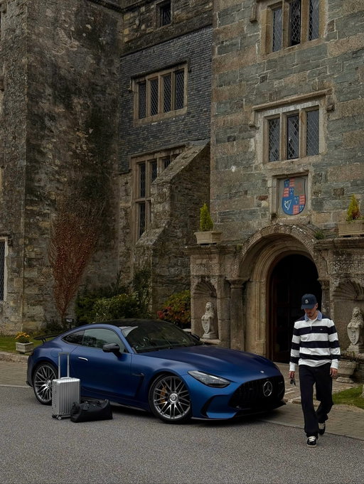 Playing king of the castle with the GT63s 🏁 + a fresh pair of Numeris 👟 

#sneakerhead #mensfashion #gt63s #mercedesbenz