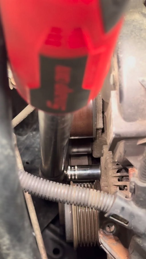 The new CTR869 extra long ratchet. I don’t know about you all but I’ve been using this on so many jobs. I’m planning on trading in one of my extended reach ratchet. Makes certain jobs such breeze I don’t need to bury my hands inside the engine bay to make it work with another ratchet. @snapon_official
