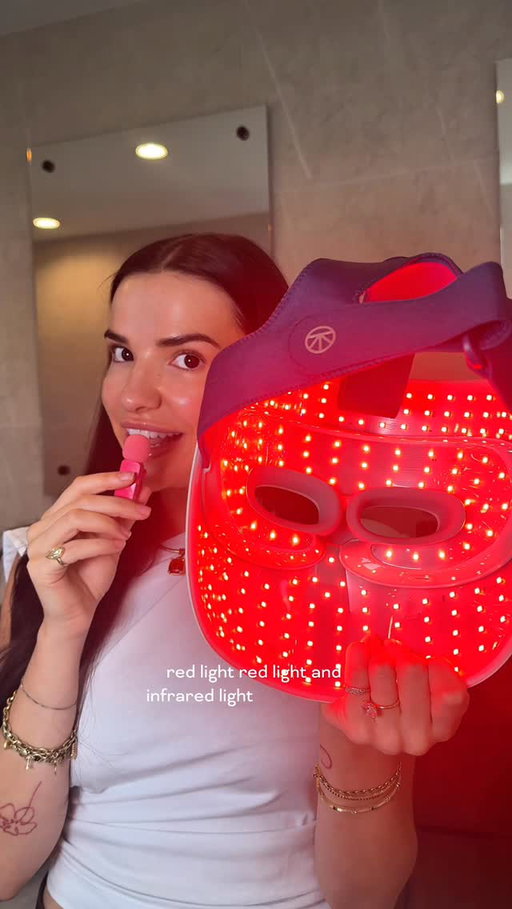 if you asked me for a red light mask recommendation, the @therabody TheraFace Mask Glo would be it. It meets all the criteria for effective light therapy and is actually proven to do exactly what you want your red-light mask to deliver on! I do it after I wash my face in the evening to help wind down. #therabodypartner @therabodybeauty