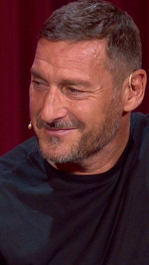 "Vi siete preparati per una vita per poi scoprire che il miglior battutista è @francescototti" 

purtroppo quanto ha ragione Selvaggia Lucarelli 

#RoastInPeace è disponibile su @primevideoit
#ad