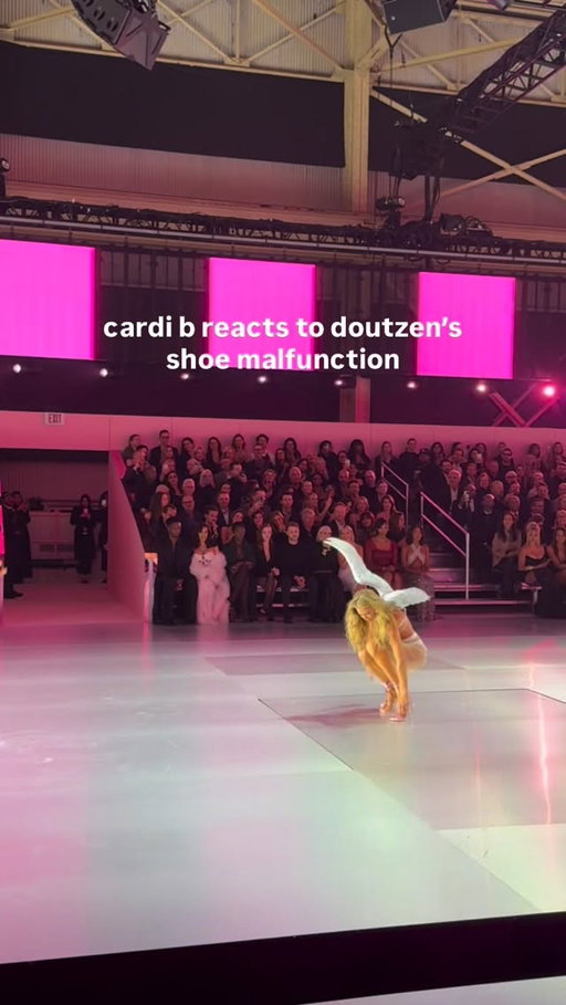 and the model who was ready to lend a helping hand 🥹 the 2024 @victoriassecret fashion show delivered and now we’re clocking in to bring you all the angels all day long here on @instylemagazine 🪽💕